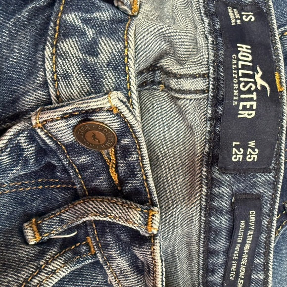 Hollister Women's Curvy Ultra High-Rise Mom Jeans, Size 1S, Washed Blue - Picture 5 of 6